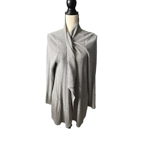 Chico’s Light Gray Thermal Cardigan 2 Way Hidden Snaps Pockets Size 1X - Picture 2 of 9